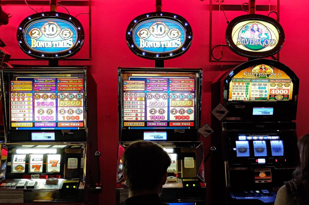 Giao diện sảnh game slot online và live casino trên 9ok